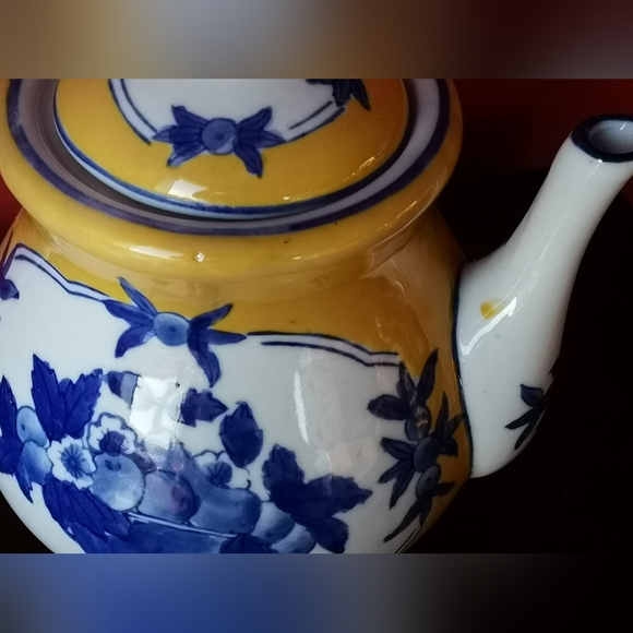 Vintage Ceramic Blue and Yellow Tea Pot / Coffee Pot - Picture 6 of 7
